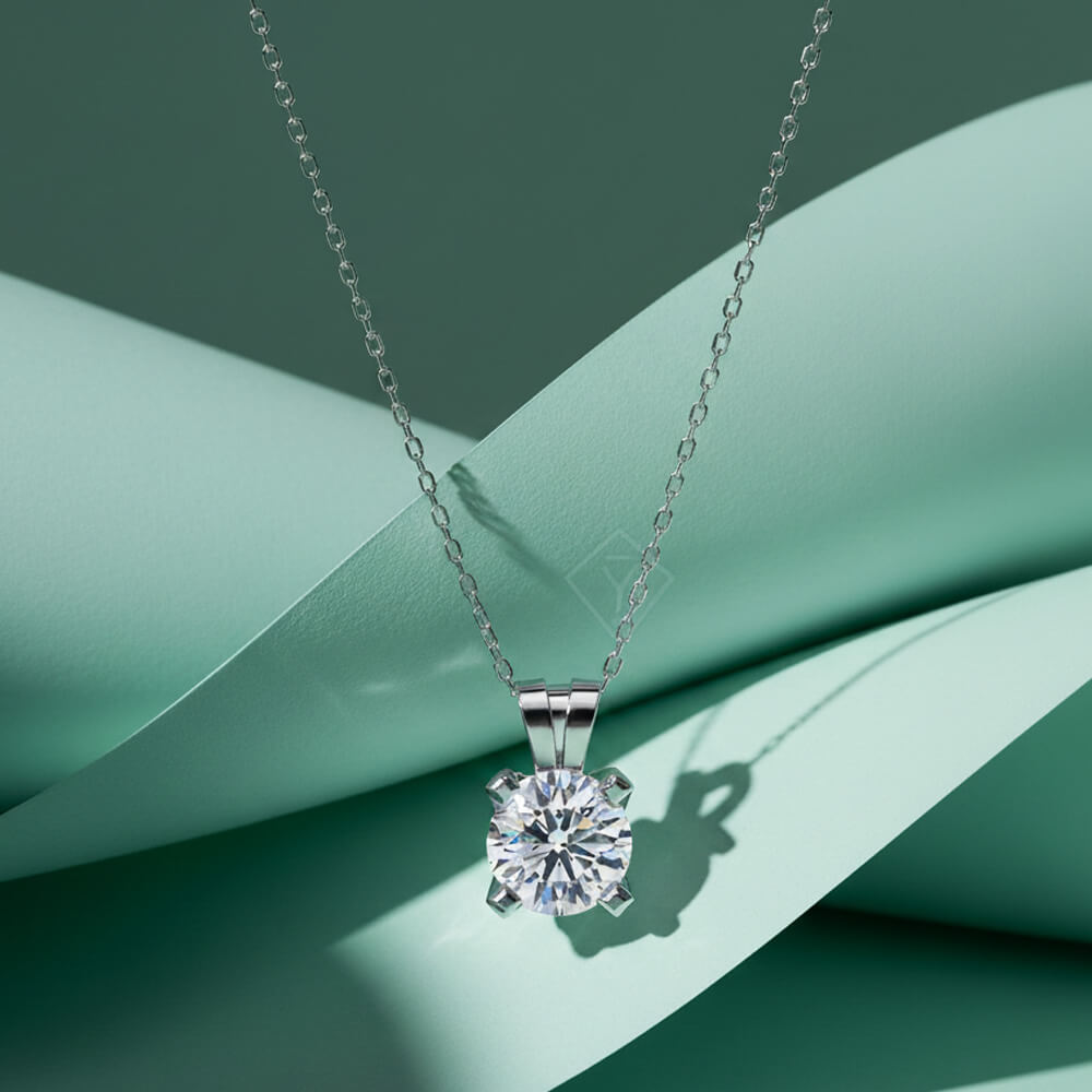 Evanora Round Solitaire Pendant Necklace